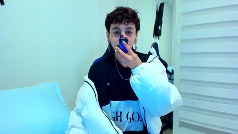 Snapshot of alex_poett chatting on January 31, 2025, 1:01 am Residente0xxx online show from January 31, 2025, 1:01 am