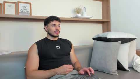 alex_wolf05 online show from February 11, 2026, 4:12 pm