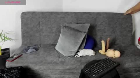 Alex Woll online show from September 20, 2025, 7:42 am