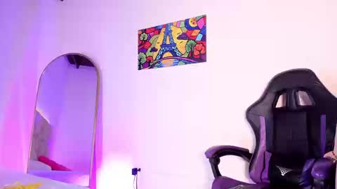 alexa_bue online show from September 20, 2025, 4:13 am