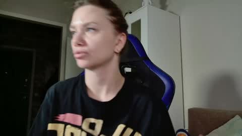Snapshot of alexa_feels chatting on April 5, 2026, 4:37 pm Little Duck homie online show from April 5, 2026, 4:37 pm