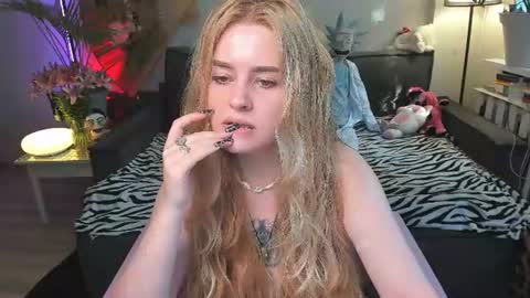 Snapshot of alexa_pirs chatting on July 10, 2026, 2:52 pm alexa_pirs online show from July 10, 2026, 2:52 pm