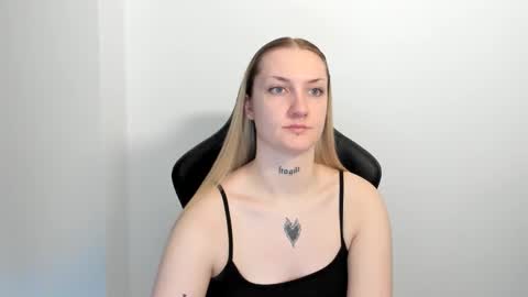 Snapshot of alexafragile chatting on May 12, 2026, 11:29 am Alexa online show from May 12, 2026, 11:29 am