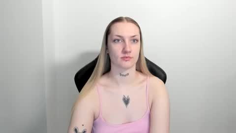 Snapshot of alexafragile chatting on May 13, 2026, 11:07 am Alexa online show from May 13, 2026, 11:07 am
