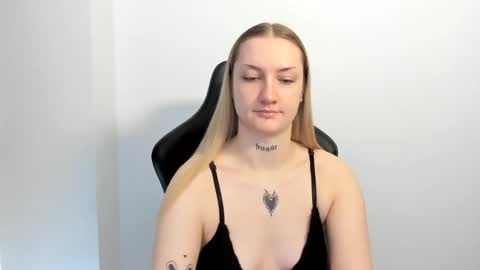 Snapshot of alexafragile chatting on May 26, 2026, 12:12 pm Alexa online show from May 26, 2026, 12:12 pm
