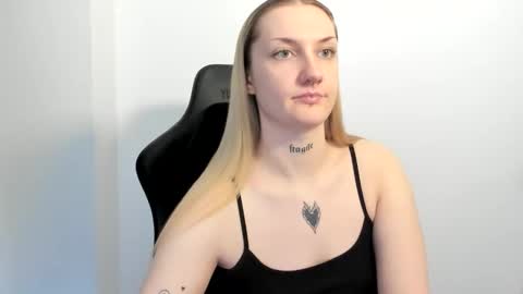 Snapshot of alexafragile chatting on June 2, 2026, 1:13 pm Alexa online show from June 2, 2026, 1:13 pm