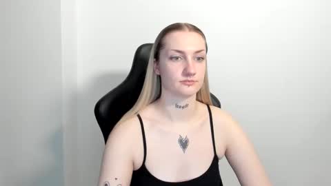 Snapshot of alexafragile chatting on June 3, 2026, 2:44 pm Alexa online show from June 3, 2026, 2:44 pm