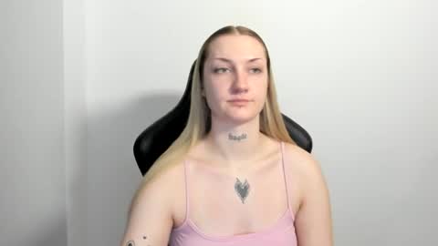 Snapshot of alexafragile chatting on June 29, 2026, 1:22 pm Alexa online show from June 29, 2026, 1:22 pm