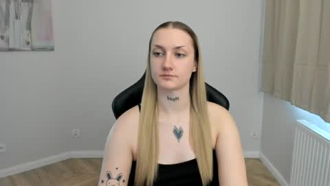 Snapshot of alexafragile chatting on July 25, 2026, 4:15 pm Alexa online show from July 25, 2026, 4:15 pm