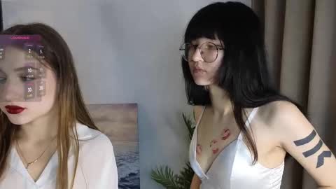 Snapshot of alexagugler chatting on September 10, 2025, 4:45 am Emma - blonde and Mia - dark online show from September 10, 2025, 4:45 am