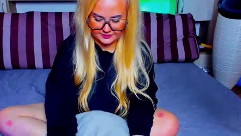 AlexaLaVibes online show from October 2, 2025, 7:37 am