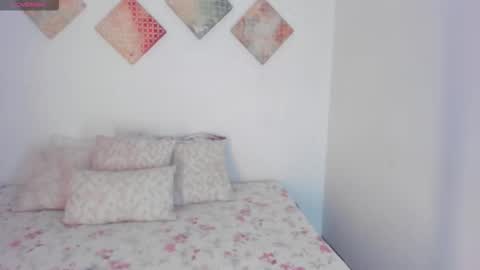 Alexandra Castillo online show from December 5, 2025, 6:00 am