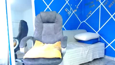 Snapshot of alexander_megan chatting on December 4, 2024, 9:13 pm alexander online show from December 4, 2024, 9:13 pm