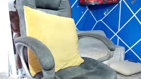 Snapshot of alexander_megan chatting on November 18, 2025, 1:04 pm alexander online show from November 18, 2025, 1:04 pm