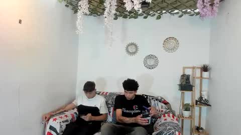 chicos hot online show from November 10, 2025, 2:38 pm