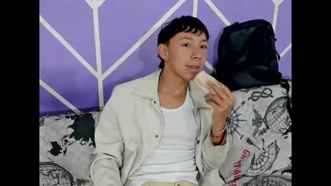 chicos hot online show from December 5, 2025, 3:41 pm