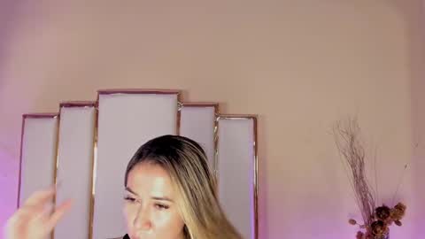 alexandraa_gomez online show from September 16, 2025, 8:10 pm