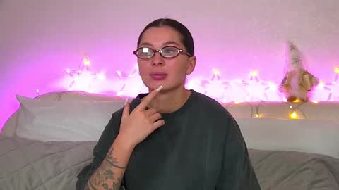 Snapshot of alexandrabloom chatting on December 17, 2024, 6:53 pm AlexandraBloom online show from December 17, 2024, 6:53 pm