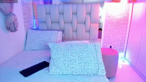 Alexandra Miller online show from January 23, 2025, 1:56 pm