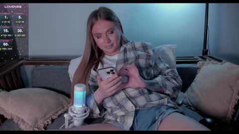 Snapshot of alexashowcum chatting on January 27, 2025, 8:39 pm Alexa online show from January 27, 2025, 8:39 pm