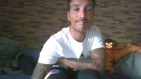 Snapshot of alexdelarge23 chatting on October 31, 2025, 2:40 pm alexdelarge23 online show from October 31, 2025, 2:40 pm