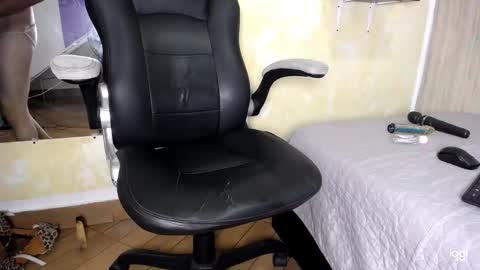 Snapshot of alexe_xx chatting on December 9, 2024, 4:12 am Alex online show from December 9, 2024, 4:12 am