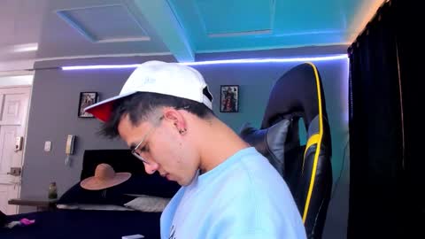 Snapshot of alexgiraldo__ chatting on October 1, 2025, 4:02 pm alexgiraldo__ online show from October 1, 2025, 4:02 pm