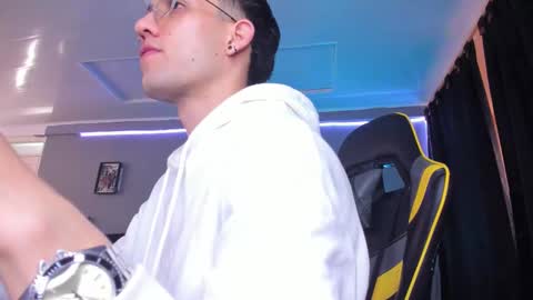 Snapshot of alexgiraldo__ chatting on October 2, 2025, 12:01 pm alexgiraldo__ online show from October 2, 2025, 12:01 pm