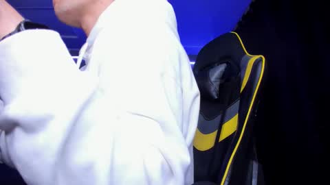 Snapshot of alexgiraldo__ chatting on October 20, 2025, 2:45 am alexgiraldo__ online show from October 20, 2025, 2:45 am