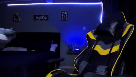 Snapshot of alexgiraldo__ chatting on October 28, 2025, 2:15 am alexgiraldo__ online show from October 28, 2025, 2:15 am