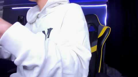 Snapshot of alexgiraldo__ chatting on November 4, 2025, 12:37 pm alexgiraldo__ online show from November 4, 2025, 12:37 pm