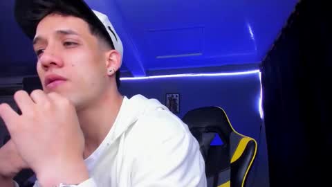 Snapshot of alexgiraldo__ chatting on November 6, 2025, 12:06 pm alexgiraldo__ online show from November 6, 2025, 12:06 pm