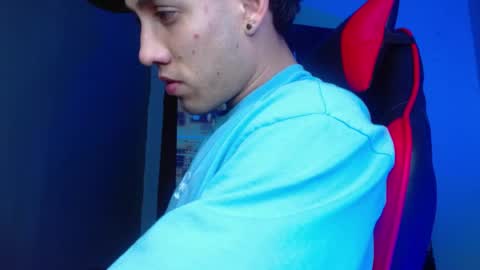 Snapshot of alexgiraldo__ chatting on May 7, 2026, 2:06 am alexgiraldo__ online show from May 7, 2026, 2:06 am
