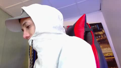 Snapshot of alexgiraldo__ chatting on May 22, 2026, 12:11 pm alexgiraldo__ online show from May 22, 2026, 12:11 pm