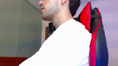 Snapshot of alexgiraldo__ chatting on June 3, 2026, 2:33 pm alexgiraldo__ online show from June 3, 2026, 2:33 pm