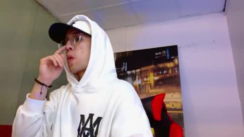 Snapshot of alexgiraldo__ chatting on June 9, 2026, 12:50 pm alexgiraldo__ online show from June 9, 2026, 12:50 pm
