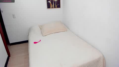 alexia_dussan online show from October 2, 2025, 11:01 pm