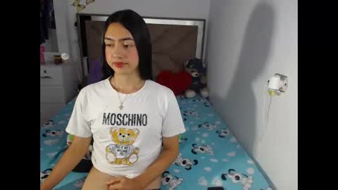 -- ALEXIS -- online show from May 17, 2026, 12:52 am