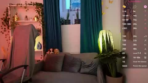 Alexis online show from October 24, 2025, 2:13 pm