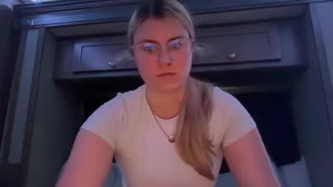 Alexis Danielle online show from September 18, 2025, 5:37 pm