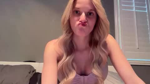 alexispaige06 online show from January 14, 2026, 12:05 am