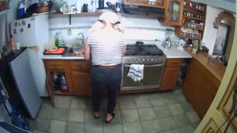 alexiss699 online show from April 24, 2026, 10:23 pm