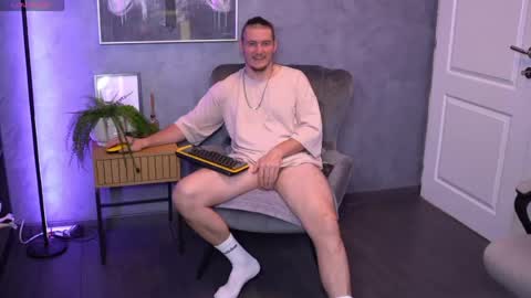 Snapshot of alexwildexx chatting on July 15, 2026, 5:56 am Alex online show from July 15, 2026, 5:56 am
