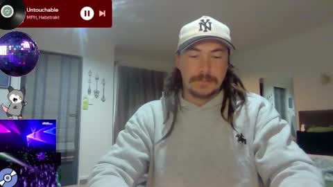 Snapshot of alexx1169 chatting on May 15, 2026, 7:04 am Alex online show from May 15, 2026, 7:04 am