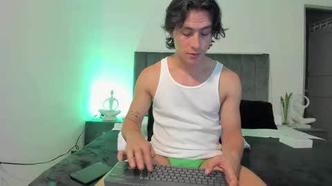 Alexxander Hall online show from September 23, 2025, 10:35 pm