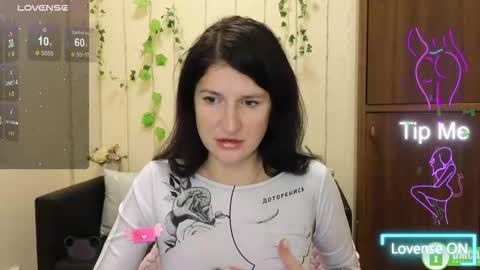 Snapshot of alianna_solo_kiss chatting on November 3, 2025, 12:28 pm Alianna online show from November 3, 2025, 12:28 pm