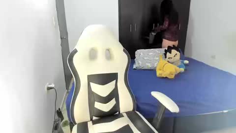 alicc0409 online show from September 25, 2025, 8:45 pm