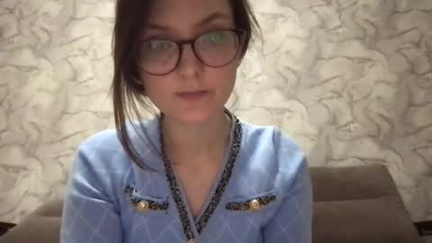 alice00777 online show from November 18, 2025, 6:01 pm