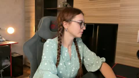 Snapshot of alice_alarcon chatting on October 17, 2025, 8:50 am Hey Im Alice online show from October 17, 2025, 8:50 am