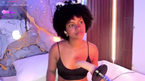 Mey online show from October 3, 2025, 9:01 pm